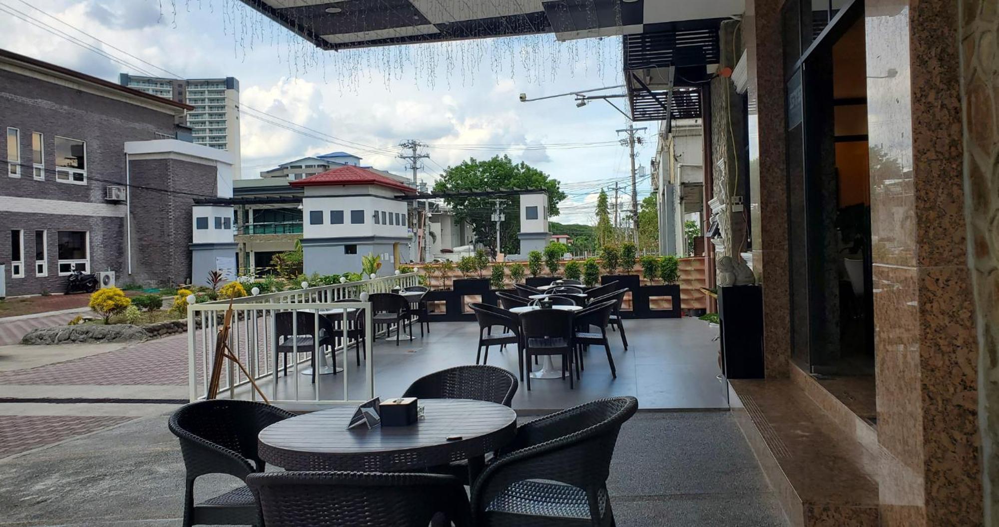 Aston Stay And Villas Mabalacat エクステリア 写真